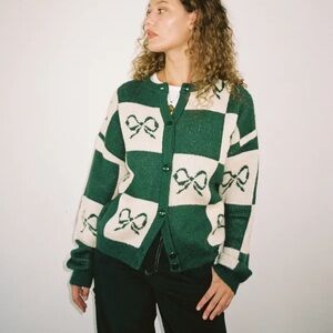 Lisa Says Gah Lauda Cardi